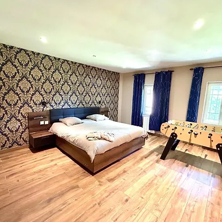 Un Moment Hors Du Temps - Jacuzzi - Sauna - Billard -Baby-Foot- Parking - 167 Apartment