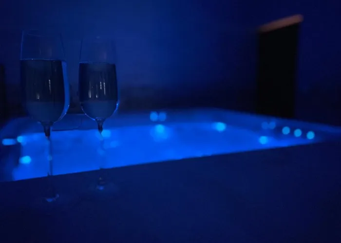 Un Moment Hors Du Temps - Jacuzzi - Billard -baby-foot- Parking - 167 Apartment *